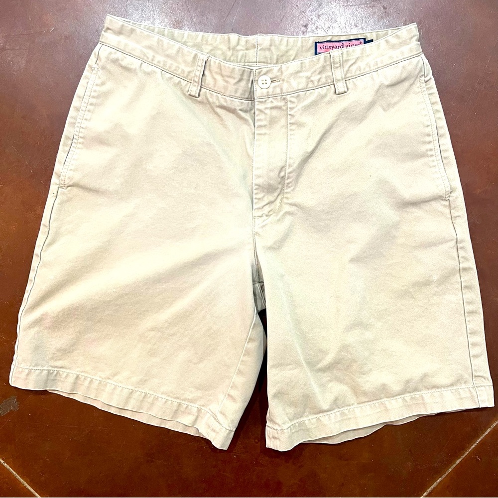 Men’s Vineyard Vines khaki shorts, size 32